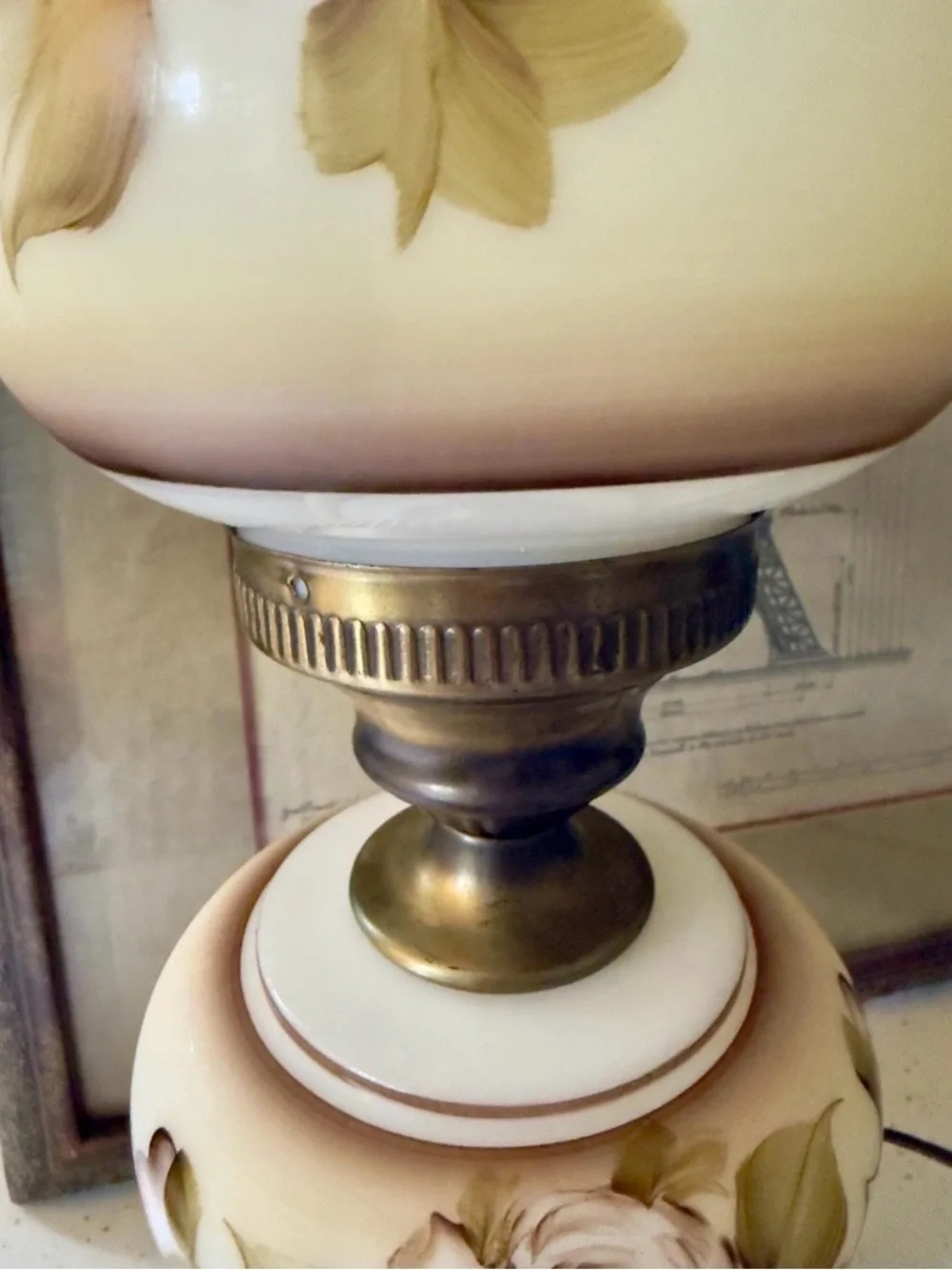 VTG Gone With The Wind  Floral Glass Table Lamp in Cream, Gold and Brown